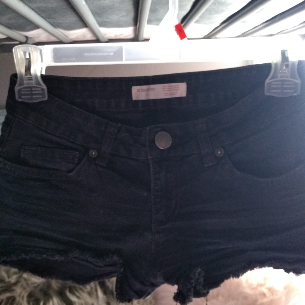 Cute black shorts 😍